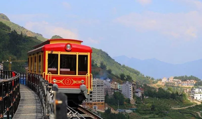 Giá vé tàu hỏa leo núi Fansipan